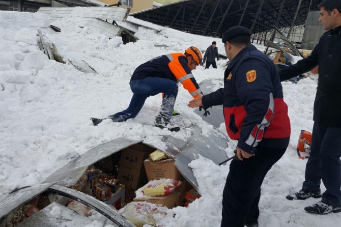 Governor of Ağrı: An injured was removed from the wreckage