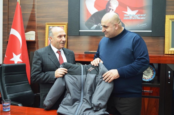 Platforma Bedlîsê wek cil û berg alîkariya 7 hezar zarokan kir