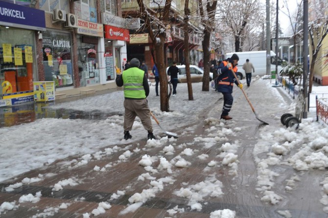Siirt'te yoğun kar nedeniyle 120 köy yolu ulaşıma kapandı