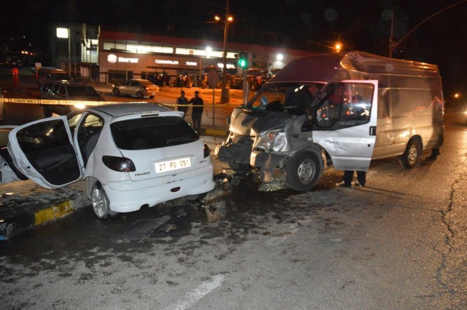 Otomobîl û pîqap li hev qelibîn: Ji heman malbatê 4 birîndar