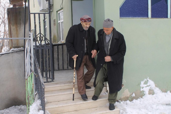 Eşqa camiyê yê xalê ku çavên wî nabînin