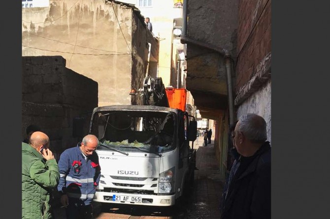 Elektrik arıza aracı kundaklandı