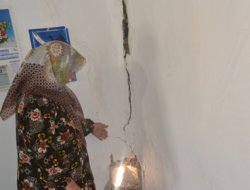 Viranşehir'de Yıkık Evde Yaşayan Aile Yardım Bekliyor