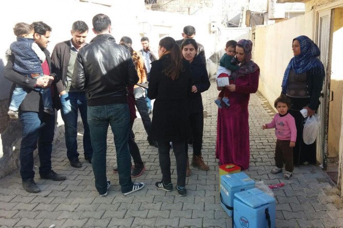 Üniversiteli gençlerden aşı kampanyasına destek