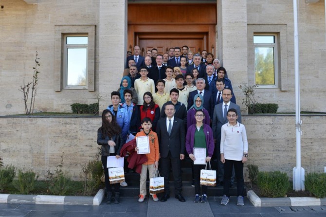 TEOG sınavında başarılı olan öğrenciler ödüllendirildi