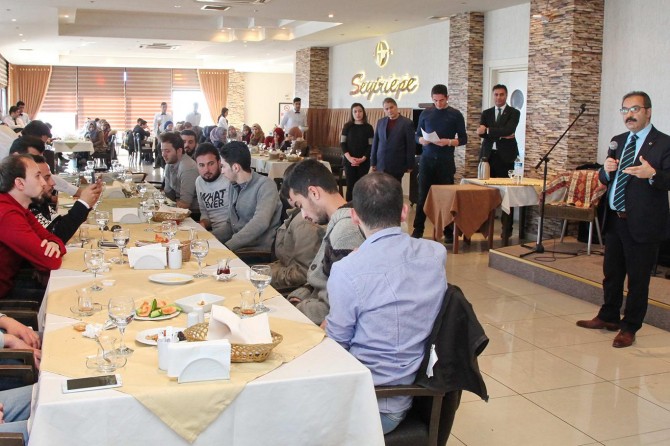 GAÜN Rektörü Gür Suriyeli öğrencilerle bir araya geldi