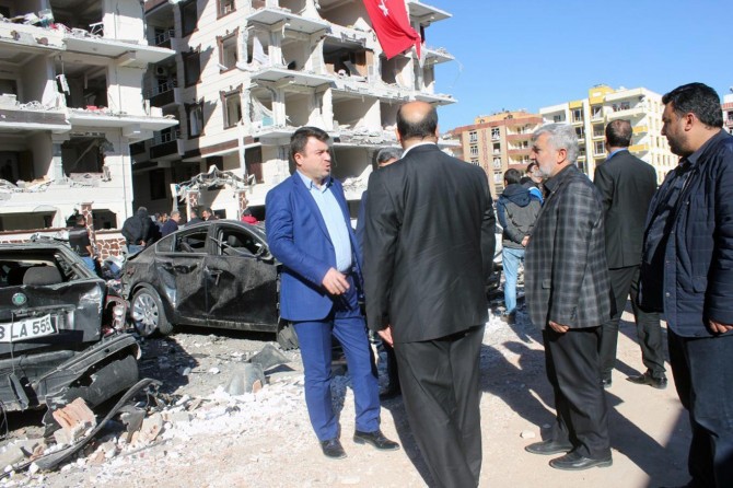 Heyeta HUDA PARê li Wêranşarê di ciyê teqînê de tehqîqat kir