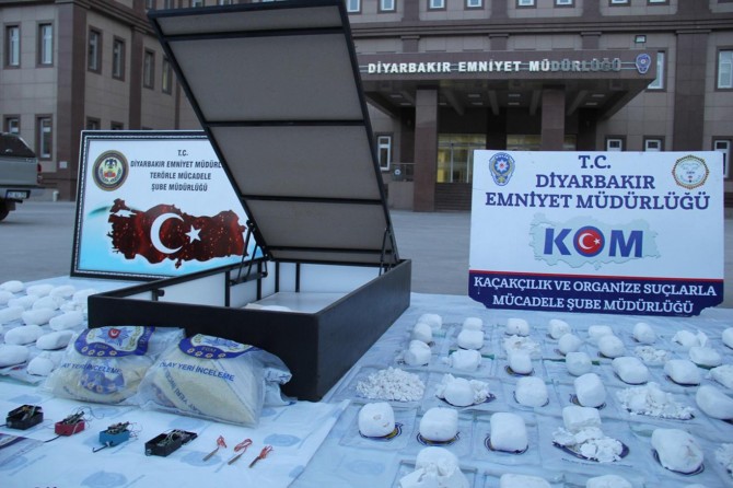 Mobilya atölyesinde patlayıcı malzemeleri ele geçirildi