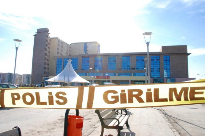 Li ber nexweşxanê pevçûn: Miriyek û 3 birîndar