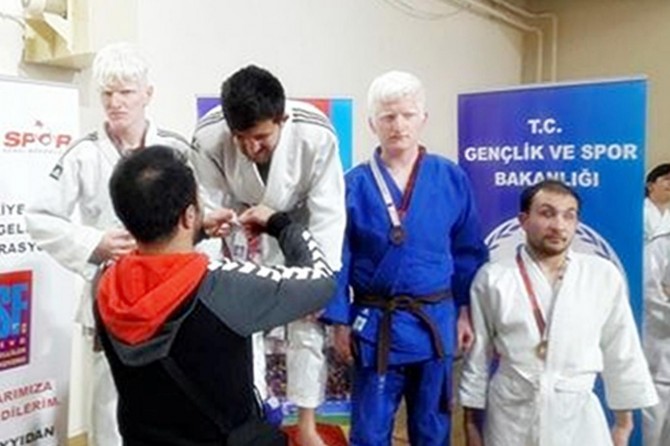 Görme engelli Batmanlı genç Türkiye şampiyonu oldu