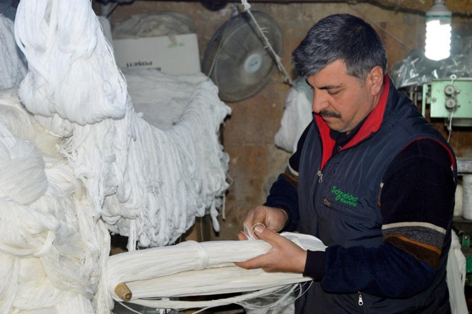 Asırlık mesleği devam ettirmek için yeni modeller üretiyor