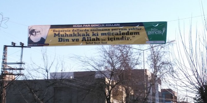 Çınar’ın işlek caddeleri İslam Şehidlerinin fotoğrafları ile donatıldı