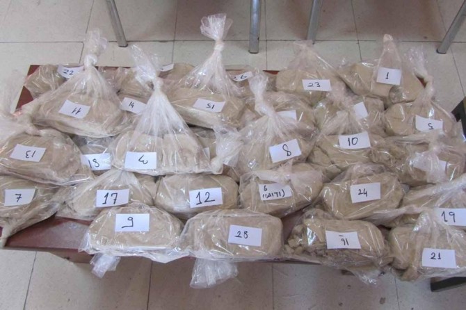 Uyuşturucu ticareti yaptığı iddia edilen 3 kişi tutuklandı