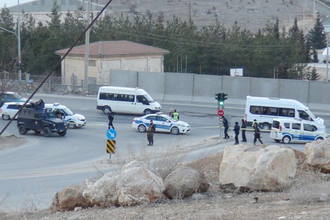 Gelek teqemeniyên ku li rexê rê hatibû bicîkirin hat dîtin