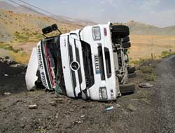 Kömür Yüklü Kamyon Devrildi