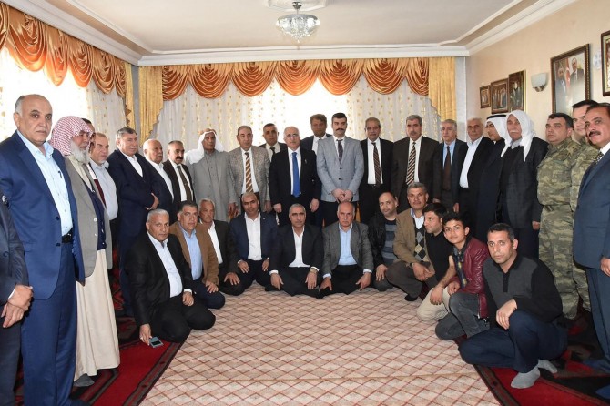 “Kimseyi seçmiyoruz kendi geleceğimizi oylayacağız”