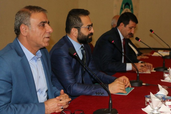 “Ben Türkçe bilmediğim annem Türkçe konuştuğu için aşağılandı”