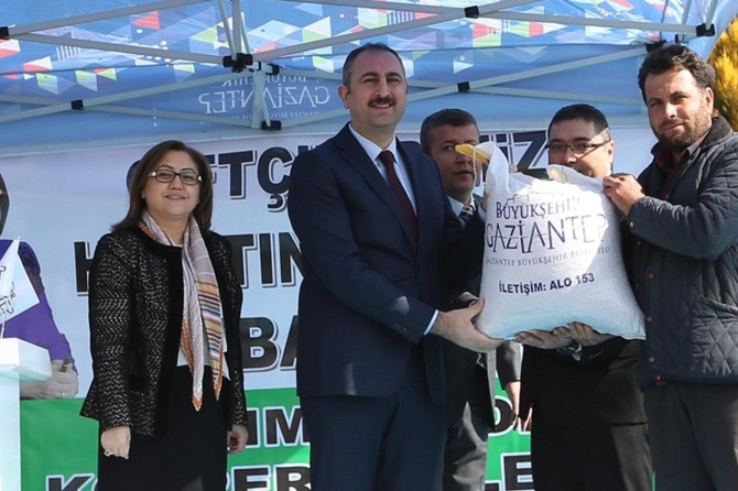 Küçükbaş hayvan yetiştiricilerine yem desteği