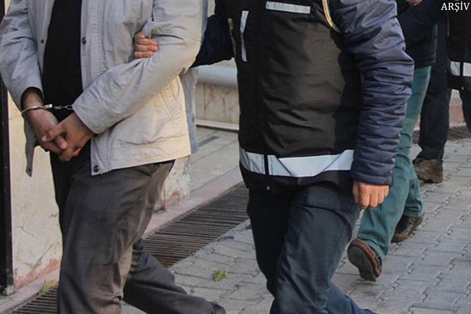 PKK ve FETÖ şüphelileri aynı evde yakalandı