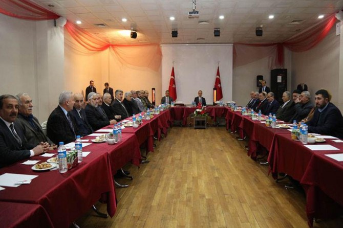 Muş valisi aşiret liderleriyle bir araya geldi