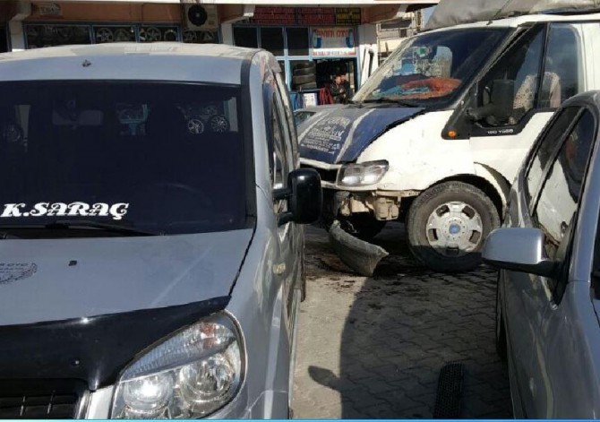 Qamyonet li otomobîlê qelibî:Birîndarek