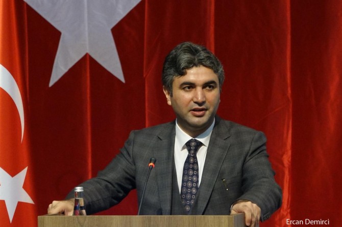 "Eğitimi okula hapsetmek insanı morga hapsetmekten farklı değil"