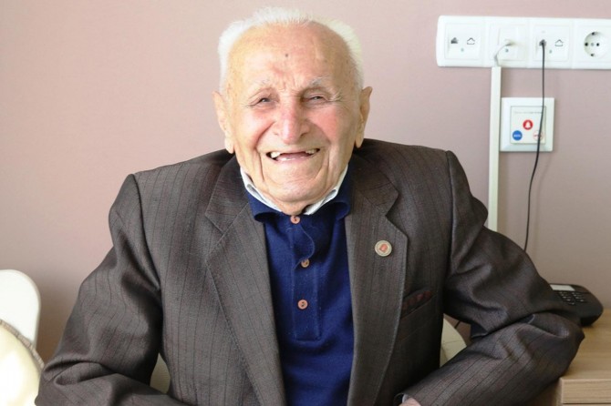 “Uzun yaşamanın sırrı az yemek ve spor yapmak”