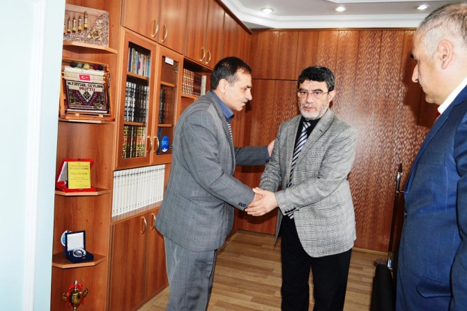 "Toplumun ihyası için âlimlere büyük sorumluluklar düşmektedir"