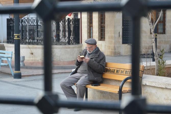 Ezma xwendina Qur’anê yê apê kal ji xortan re dibe mînak