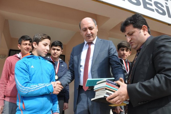 'Dost Kitaplar ve Dost Öğrenciler Projesi' ödülleri verildi