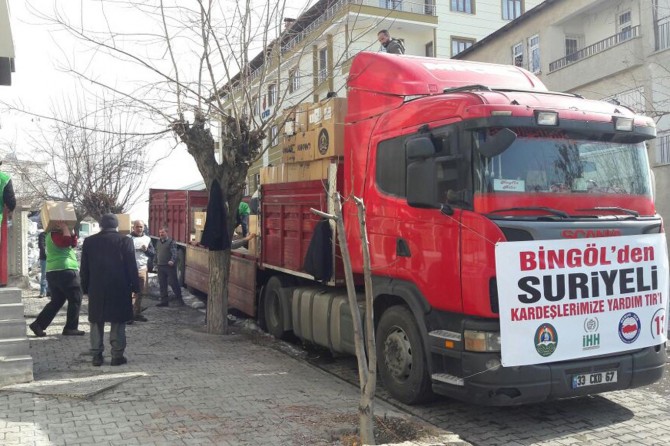 Bingöl'den Suriye’ye 2 TIR yardım