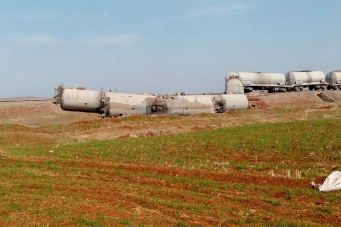 Diyarbakır'da yük trenine bombalı saldırı (Güncellendi)
