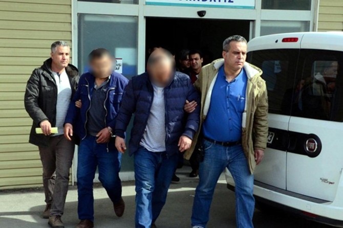 Minik kız çocuğunun katil zanlıları adliyeye çıkarıldı