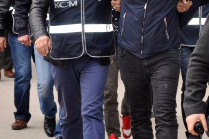 Gaziantep’te 9 öğretmen FETÖ’den tutuklandı