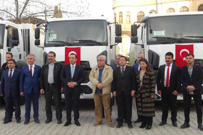 Nusaybin Belediyesi’ne 3 temizlik aracı hibe edildi