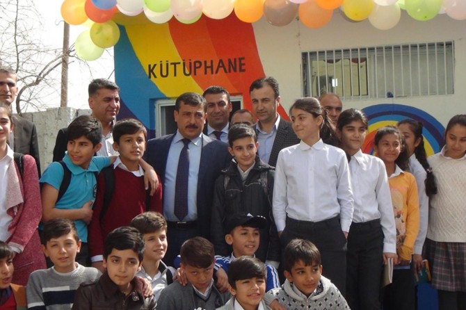 Öğretmen ve velilerin girişimiyle okula kütüphane kuruldu