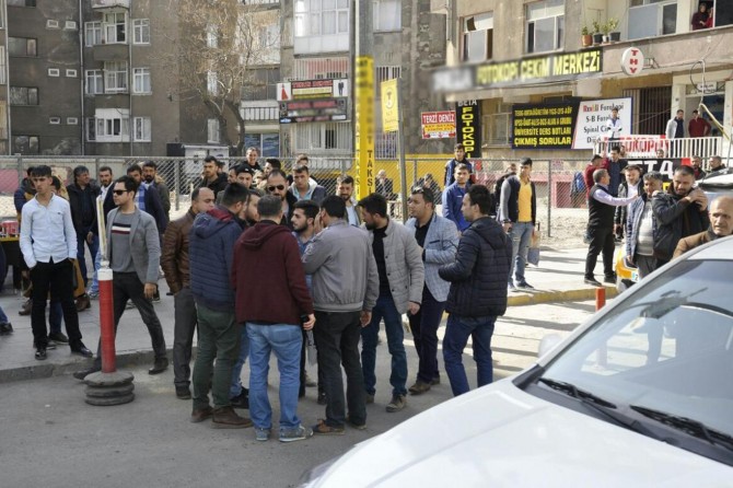 Kavgada başına satır darbesi alan kişi ağır yaralandı