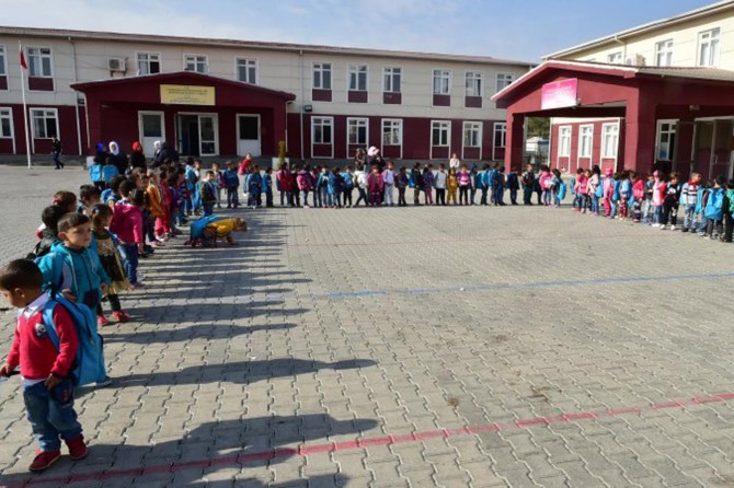 Suriyeli öğrenciler için geçici süreli eğitici alınacak