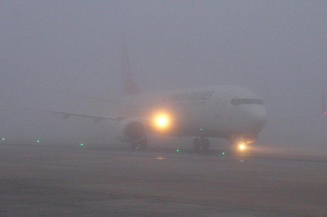Yoğun sis nedeniyle uçak seferi iptal edildi