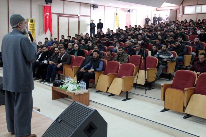 YYÜ’de "Günümüz İslam Gençliği" konulu seminer