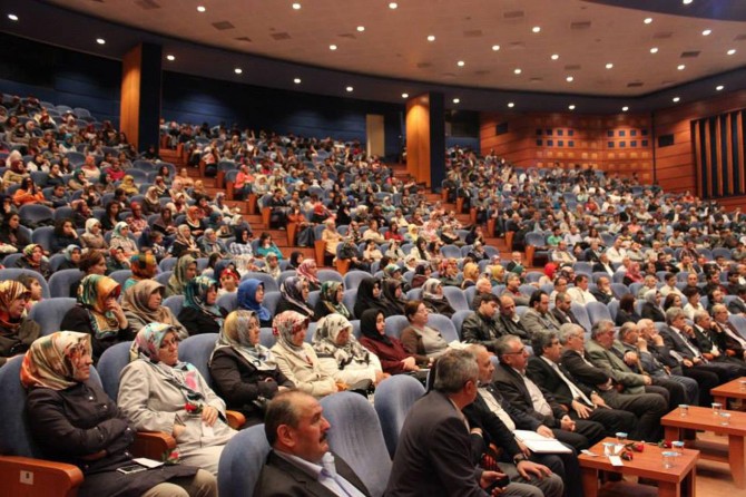 Pamukkale Üniversitesinde şehitler gecesi programı düzenlendi