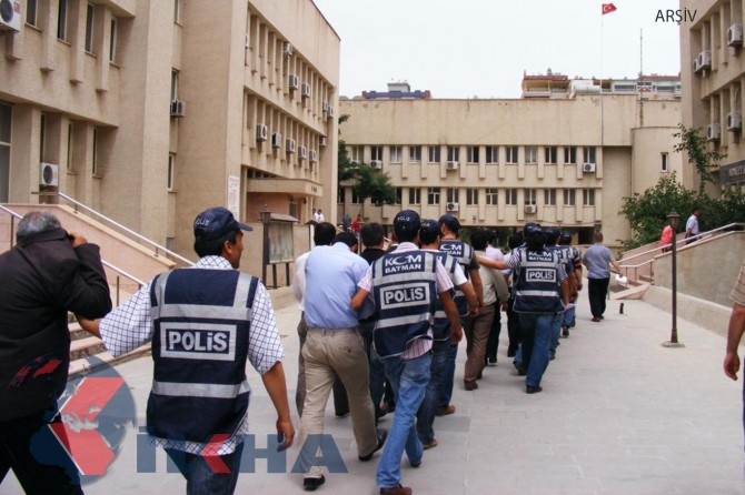 Di operasyonên FETO de 30 keshatin binçavkirin