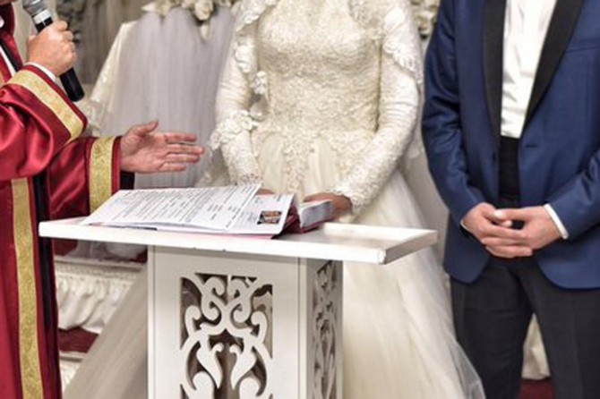 Evlenme ve boşanmalar azaldı