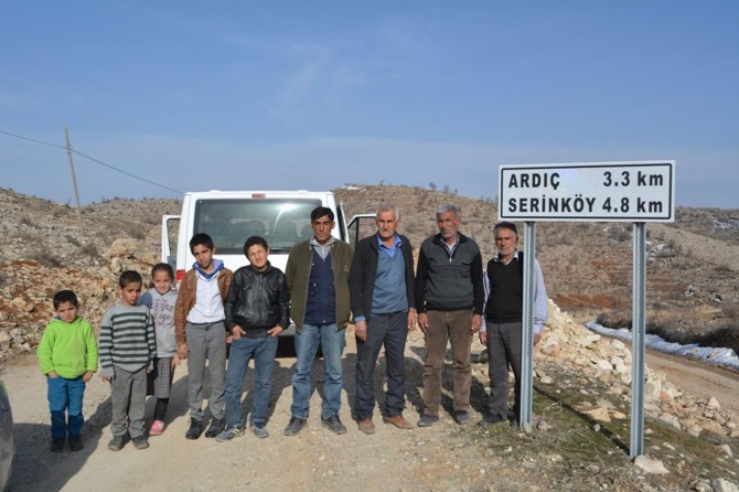 Yolları asfalt yüzü görmeyen köylüler yetkililere seslendi