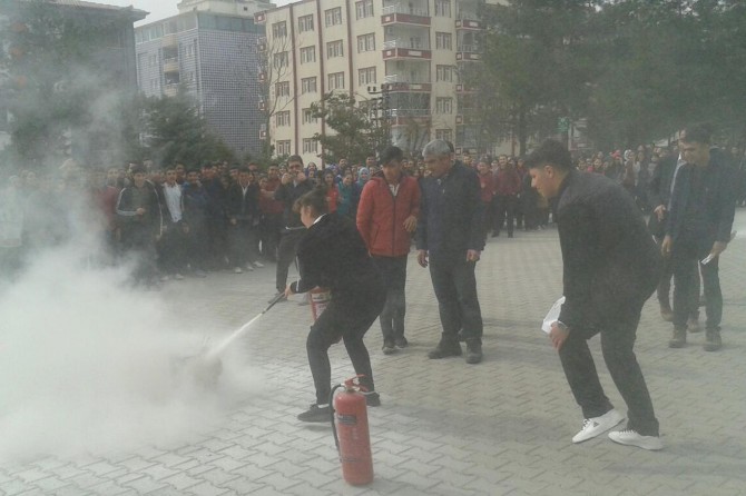 Okulda yangın tatbikatı yapıldı