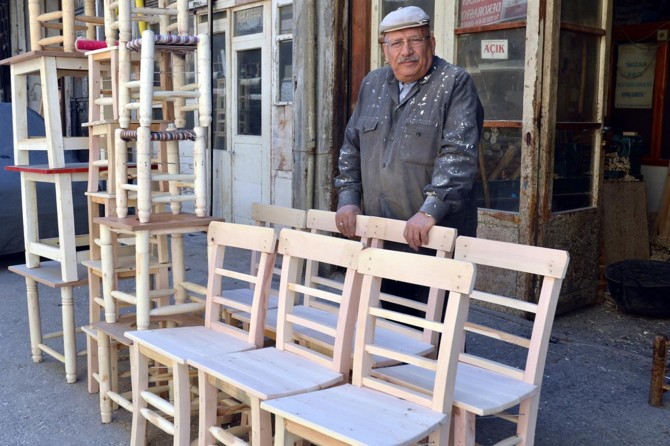 Ahşabı şekillendirerek yarım asrı devirdi