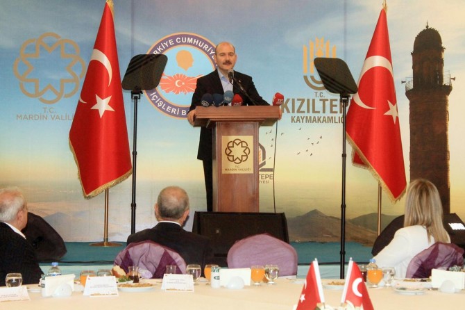 “Li ser dînê mubîn lîstik tê lîstin”