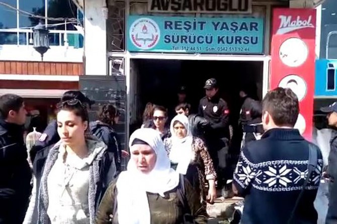 Şanlıurfa’da izinsiz yürüyüşte 21 gözaltı