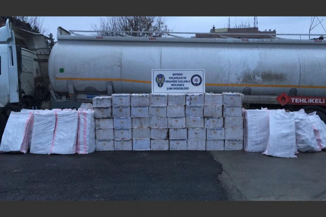 Yakıt tankerinde 56 bin paket kaçak sigara bulundu