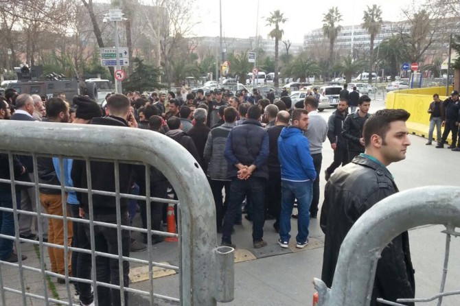 Mahmut Kar’ın gözaltına alınmasını protestoya gözaltı